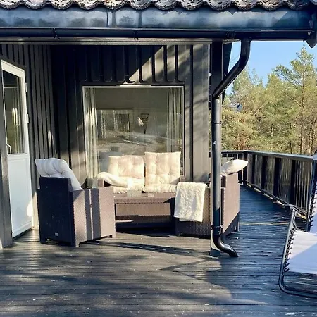 Cozy On Tromoy - With Rowboat And Dock Space