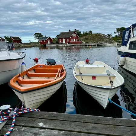 Cozy On Tromoy - With Rowboat And Dock Space Holiday home *