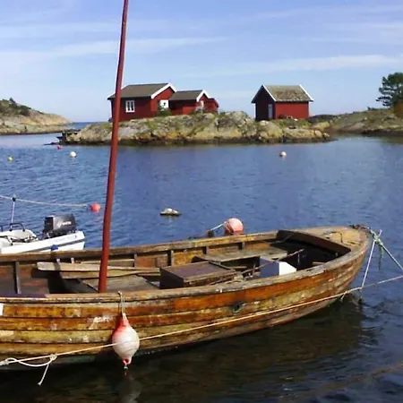 Cozy On Tromoy - With Rowboat And Dock Space Arendal