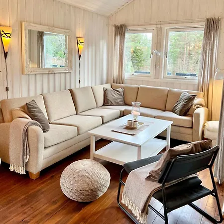 Cozy On Tromoy - With Rowboat And Dock Space * Arendal