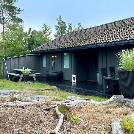 Casa de Férias Cozy On Tromoy - With Rowboat And Dock Space Arendal