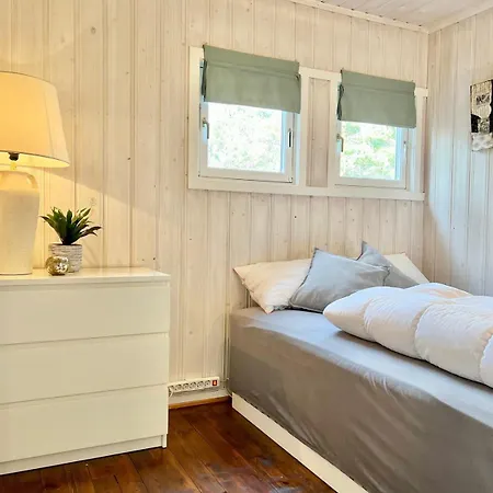 Cozy On Tromoy - With Rowboat And Dock Space * Arendal