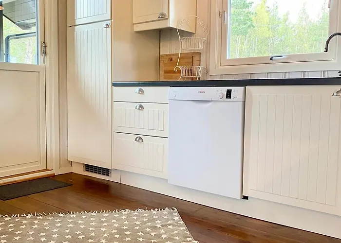 Cozy On Tromoy - With Rowboat And Dock Space Feriehus Arendal